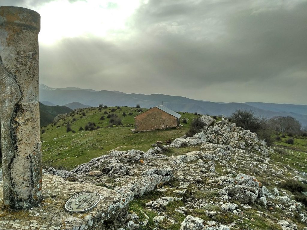 Anguiano entre peñas